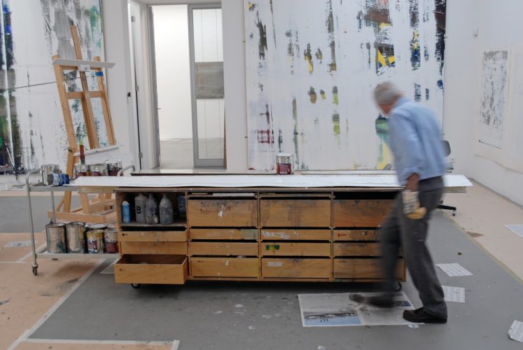 g.r. arbeitet an cage